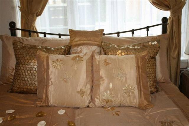 Robertsbridge Retreat At Cornhill Self Catering Apartments Стая снимка